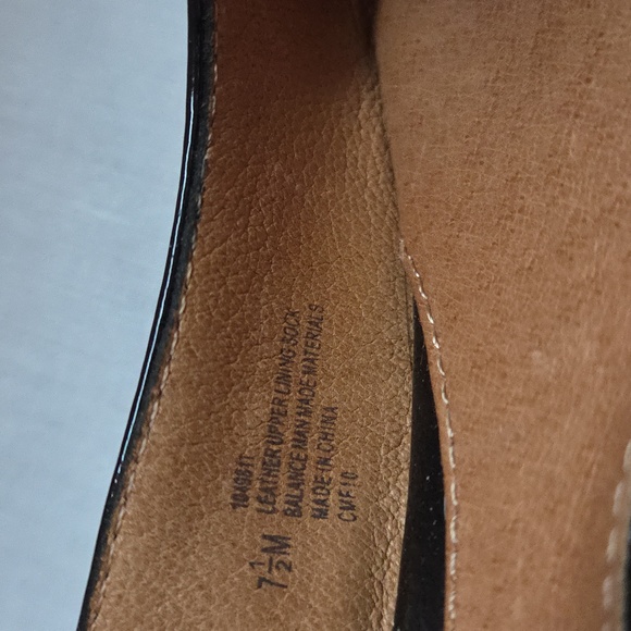 Sofft Patent Leather Slingback Heels With Bow Accent Size 7.5 EUC - Picture 4 of 8